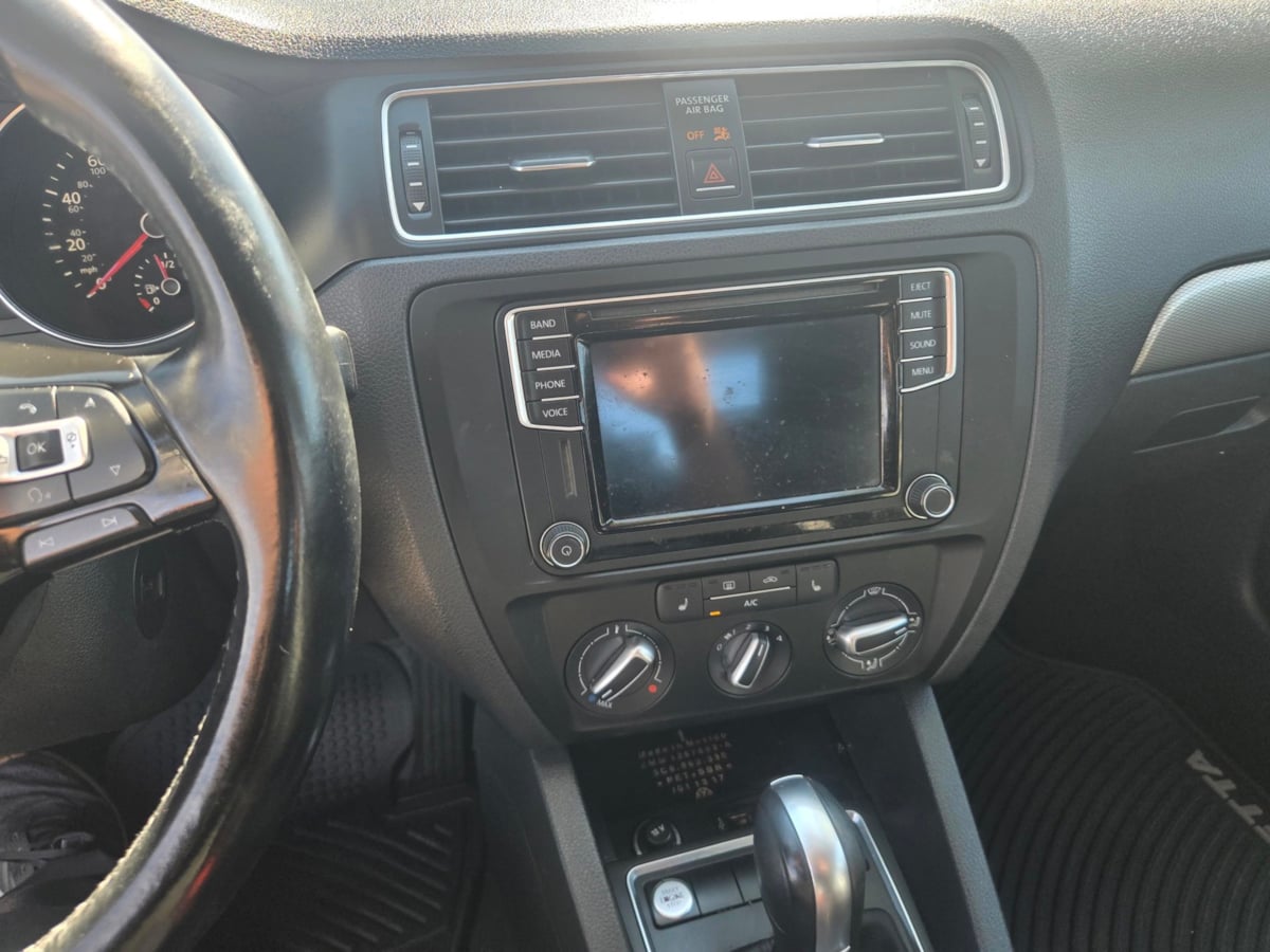 Volkswagen Jetta photo 14