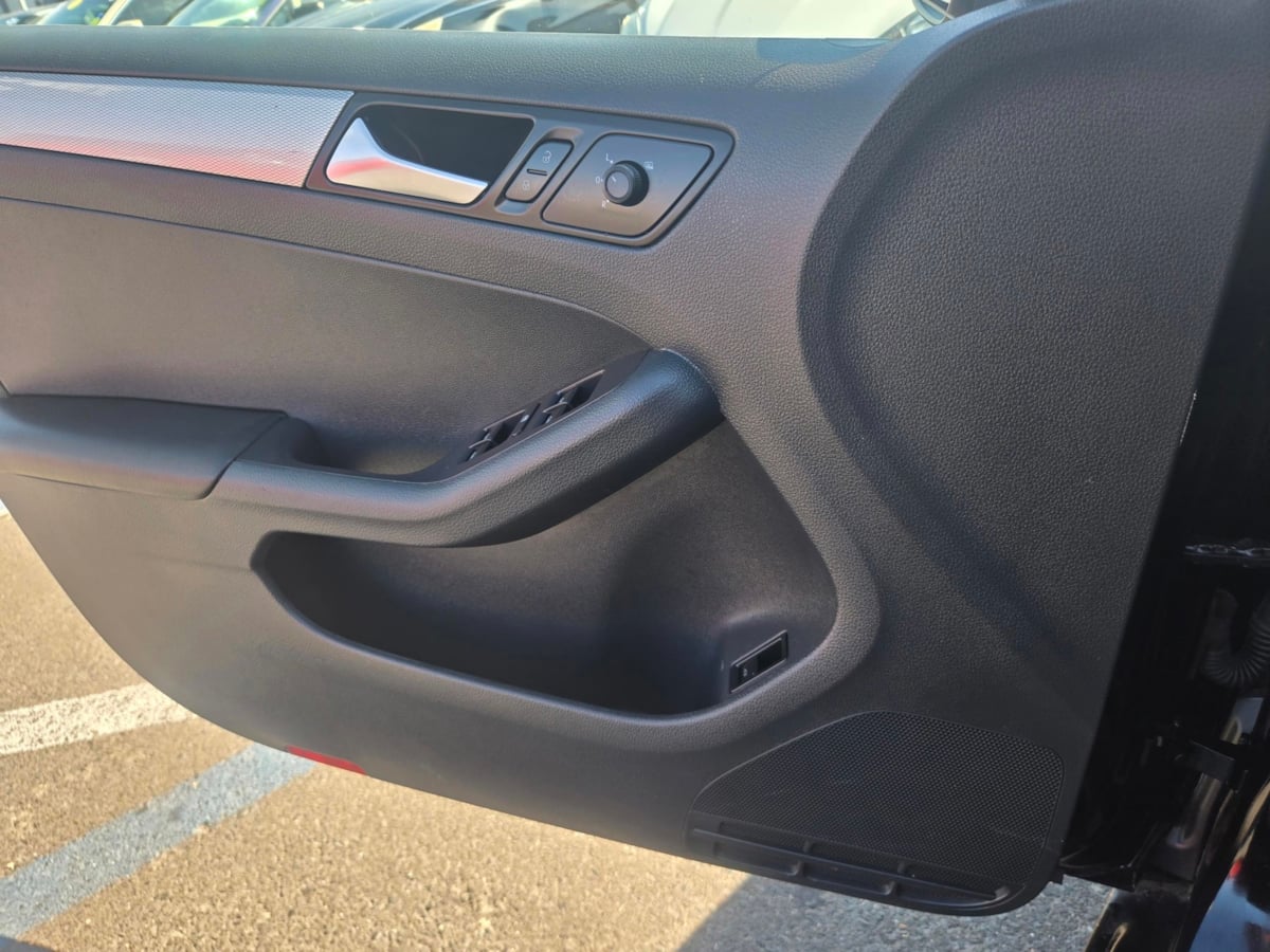 Volkswagen Jetta photo 13