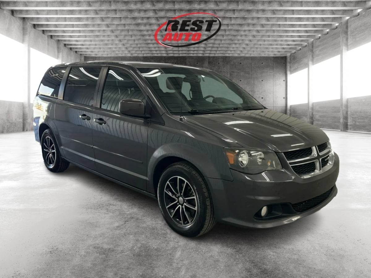 2015 Dodge Grand Caravan SXT Plus photo 2