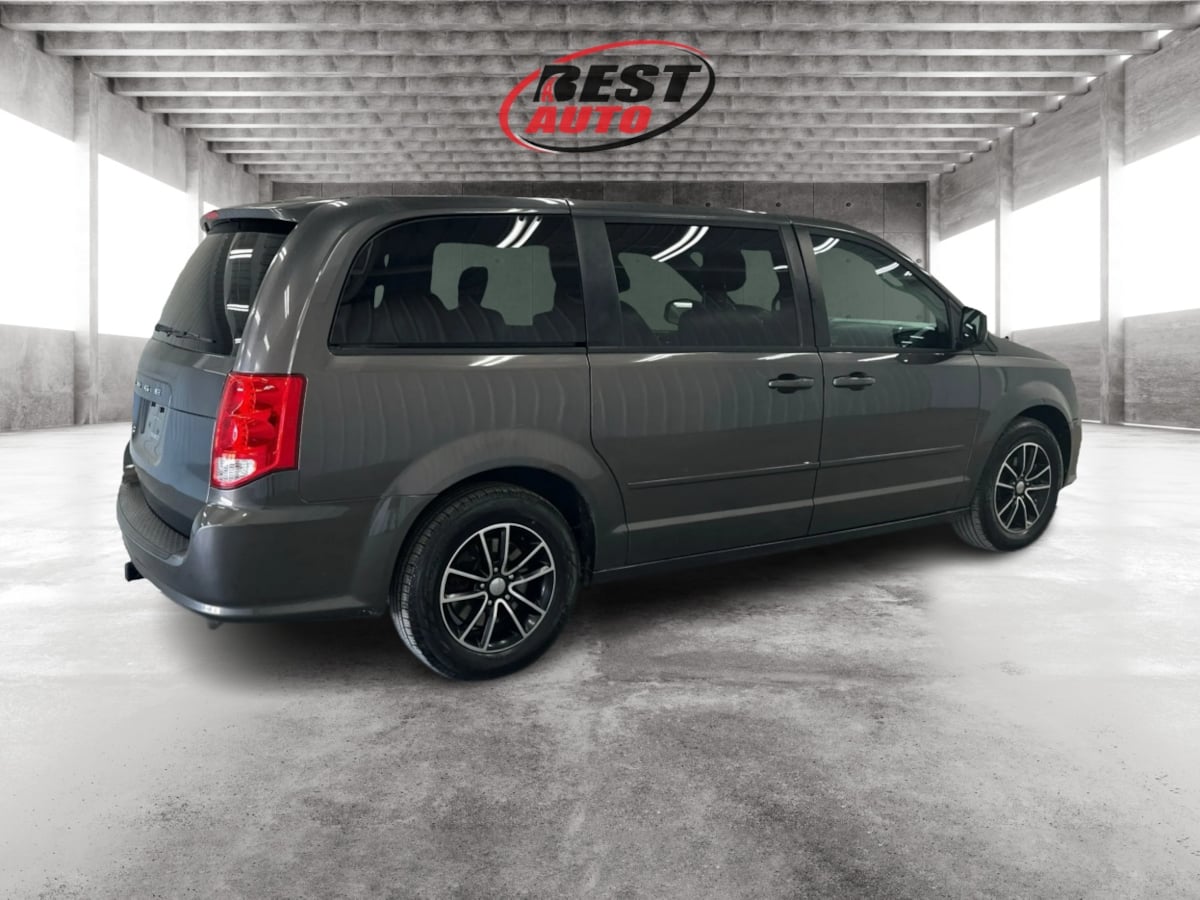 2015 Dodge Grand Caravan SXT Plus photo 3