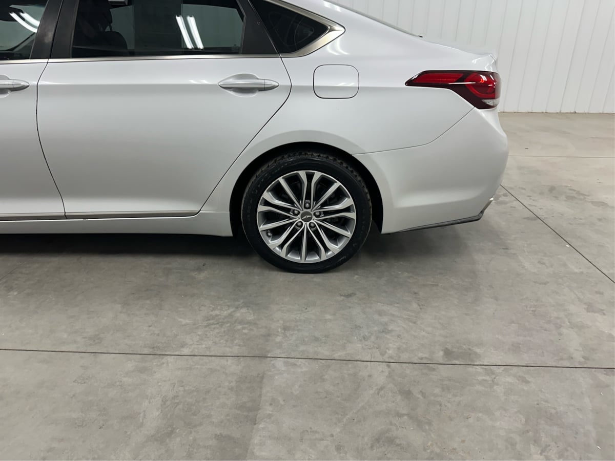 2016 Hyundai Genesis 3.8 photo 36