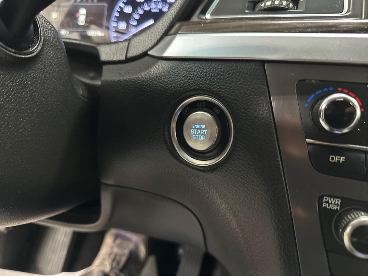 2016 Hyundai Genesis 3.8 photo 46