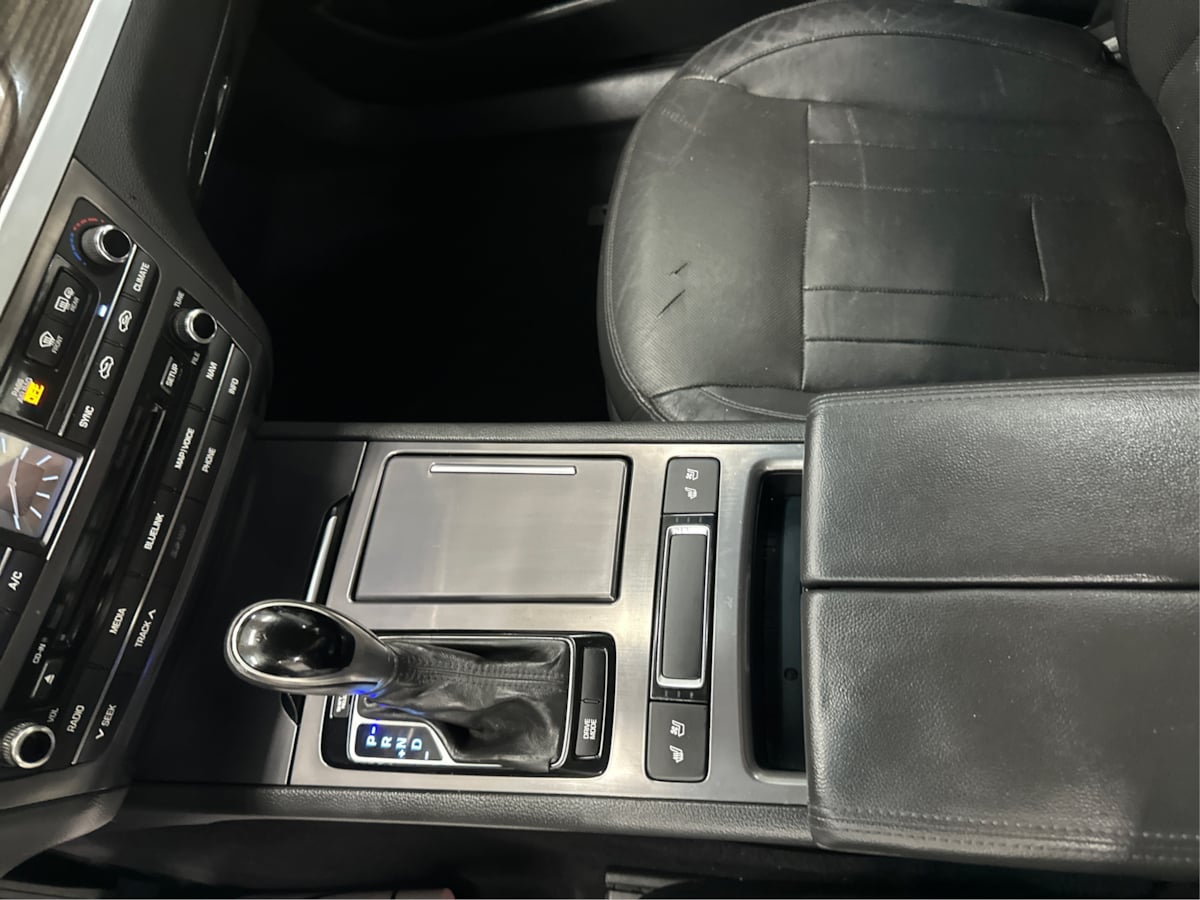 2016 Hyundai Genesis 3.8 photo 15