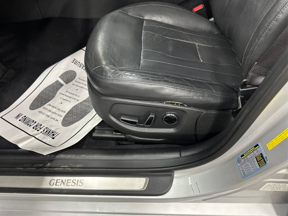 2016 Hyundai Genesis 3.8 photo 23