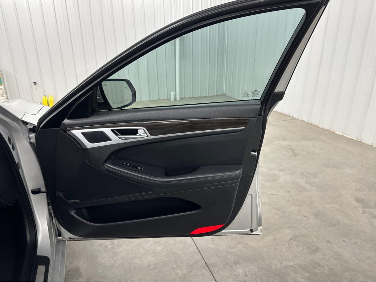 2016 Hyundai Genesis 3.8 photo 25