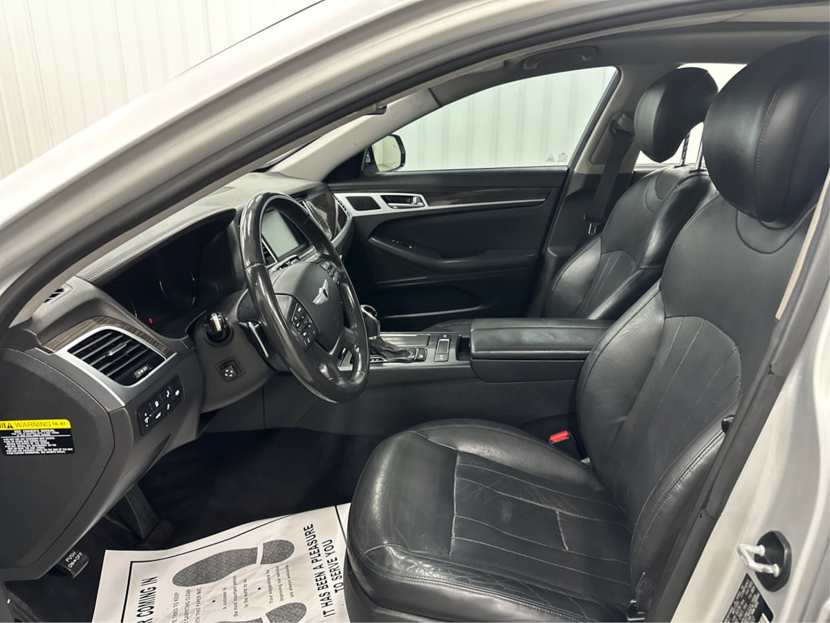 2016 Hyundai Genesis 3.8 photo 9