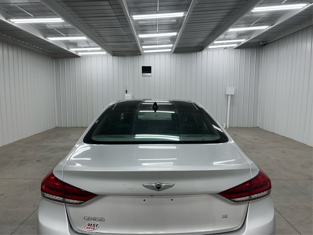 2016 Hyundai Genesis 3.8 photo 30