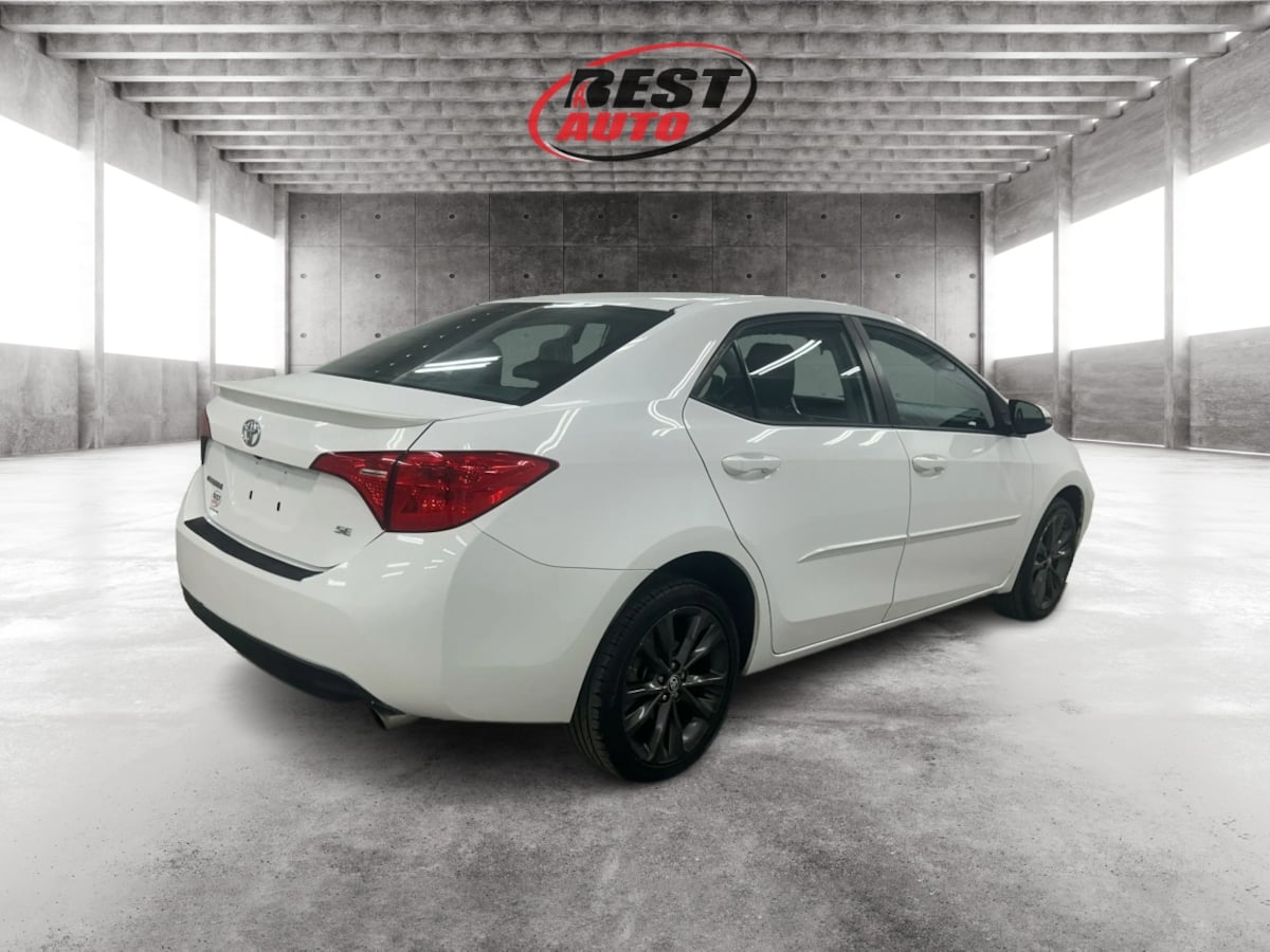 2017 Toyota Corolla SE photo 3