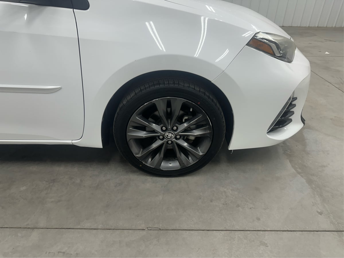 2017 Toyota Corolla SE photo 29