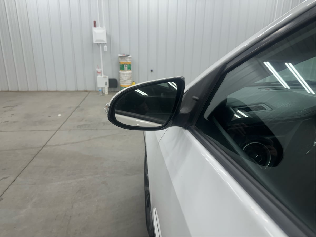 2017 Toyota Corolla SE photo 33