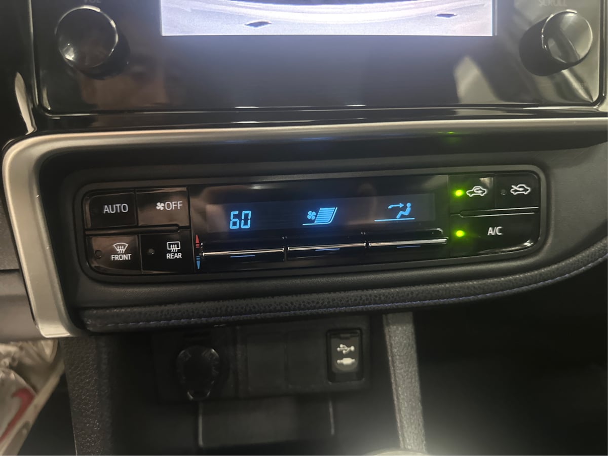 2017 Toyota Corolla SE photo 42