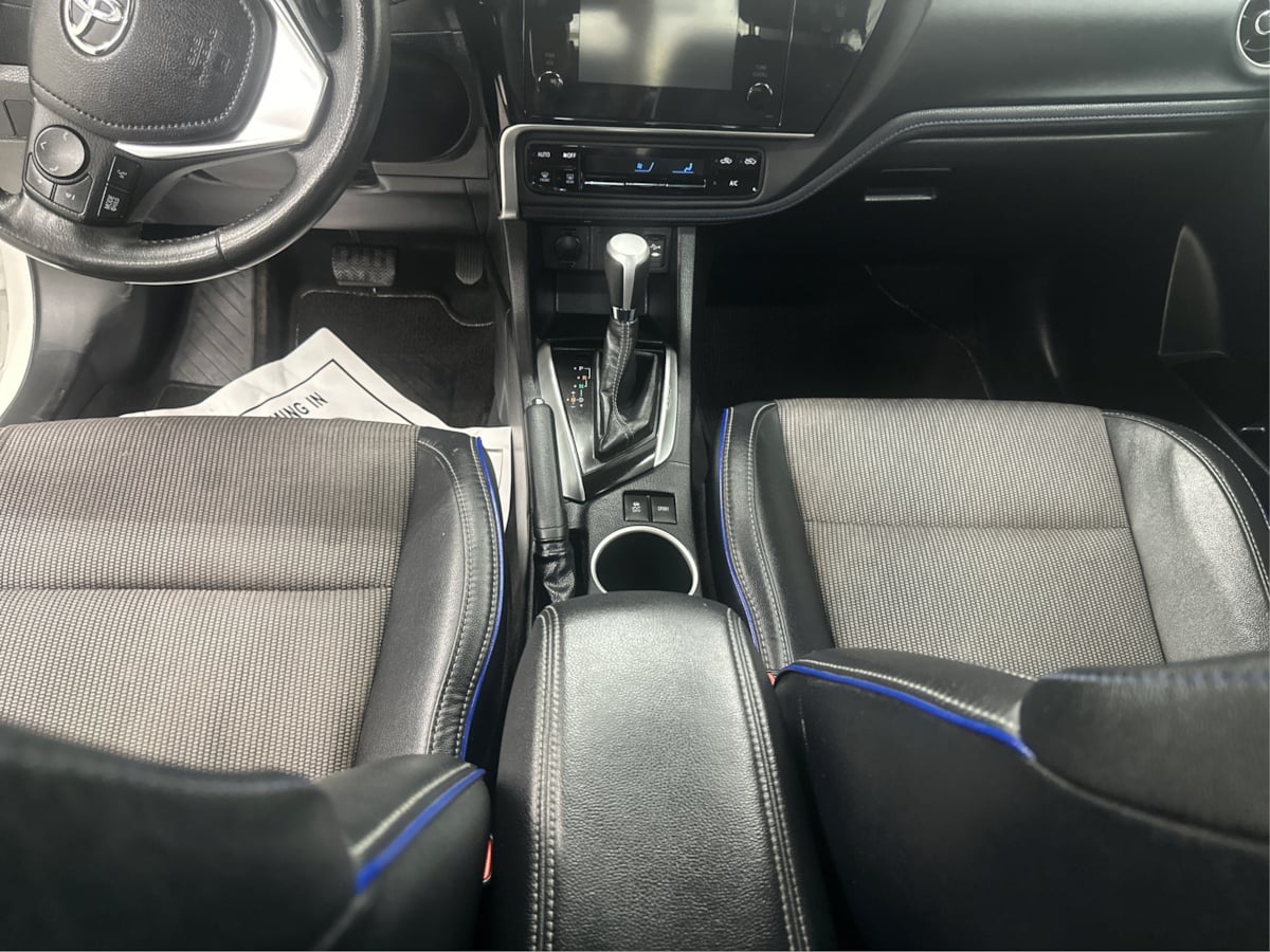 2017 Toyota Corolla SE photo 16