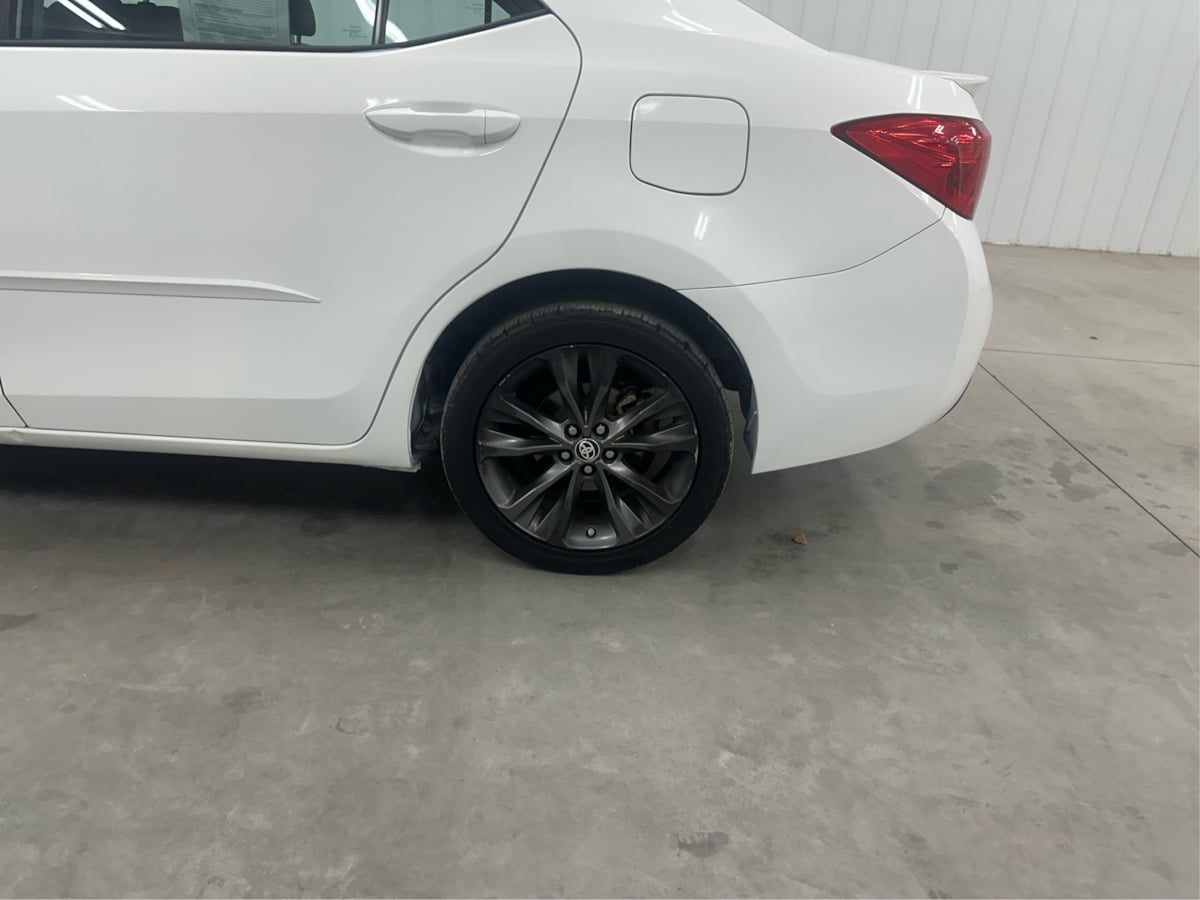 2017 Toyota Corolla SE photo 31