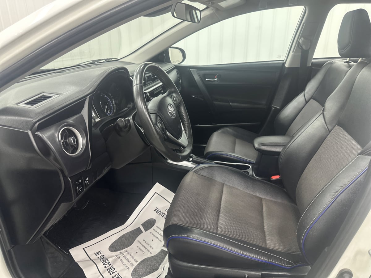 2017 Toyota Corolla SE photo 8