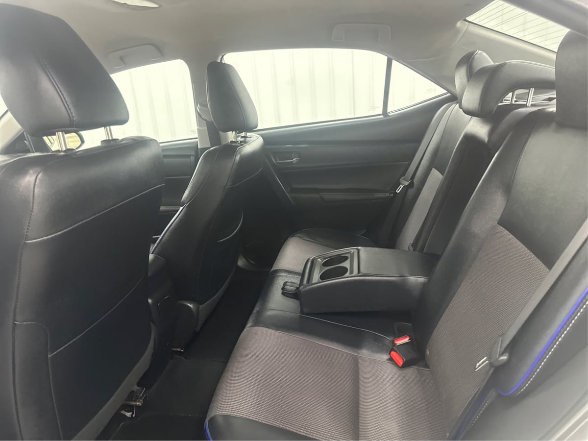 2017 Toyota Corolla SE photo 9