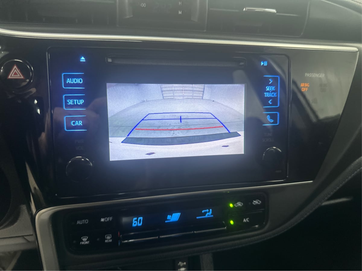 2017 Toyota Corolla SE photo 38