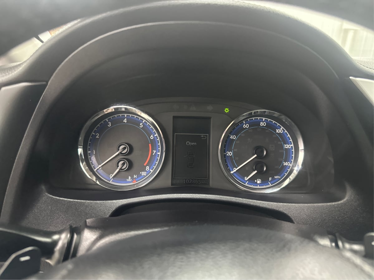 2017 Toyota Corolla SE photo 18