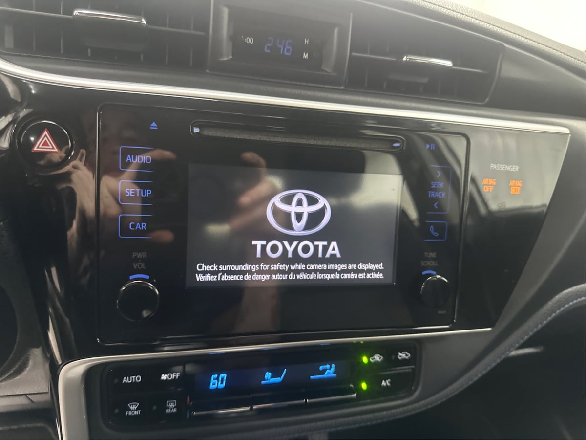 2017 Toyota Corolla SE photo 39