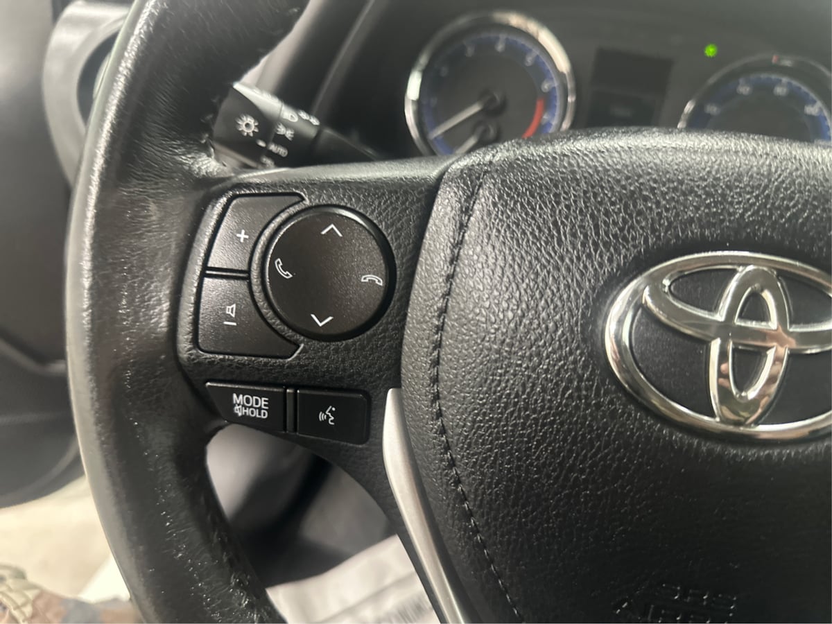 2017 Toyota Corolla SE photo 44