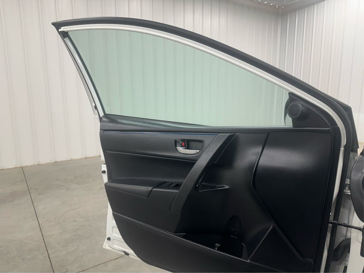2017 Toyota Corolla SE photo 20