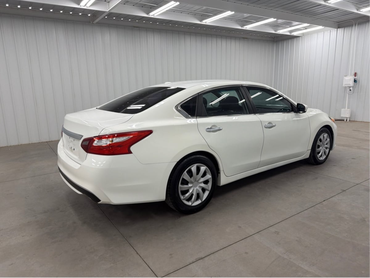 Nissan Altima photo 4