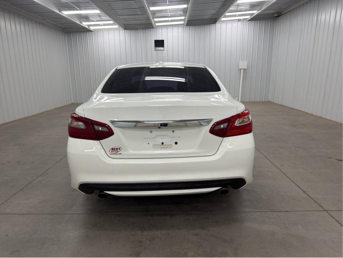 Nissan Altima photo 5