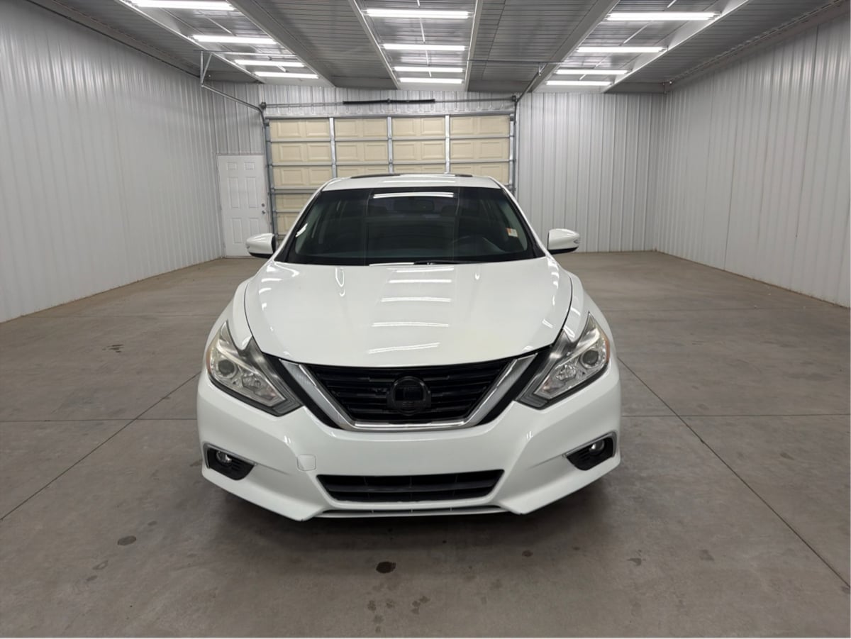 Nissan Altima photo 9