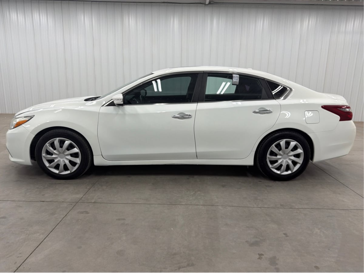 Nissan Altima photo 7