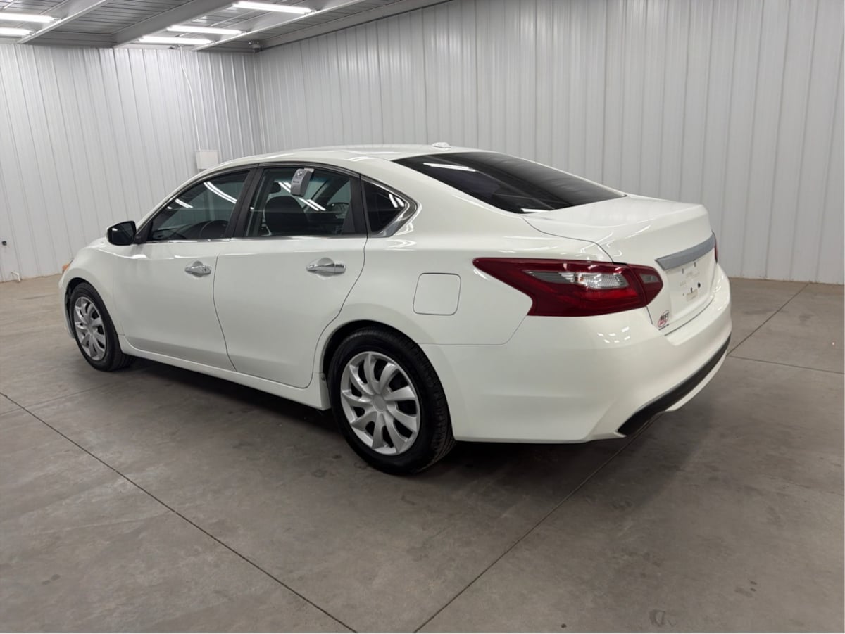 Nissan Altima photo 6
