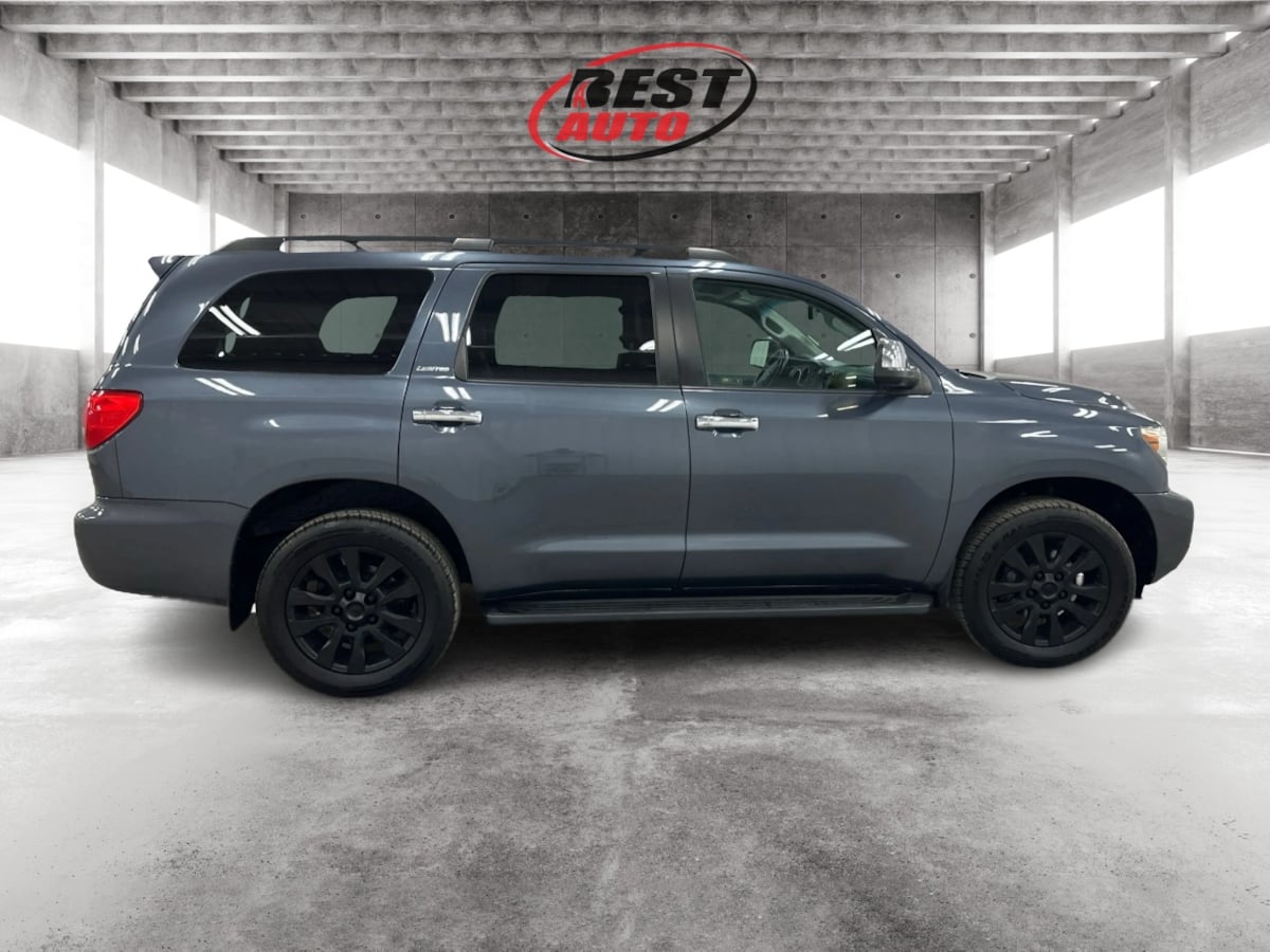 2010 Toyota Sequoia photo 3