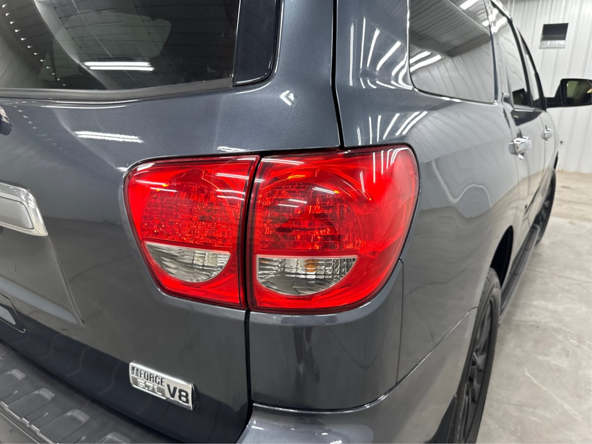 2010 Toyota Sequoia photo 40