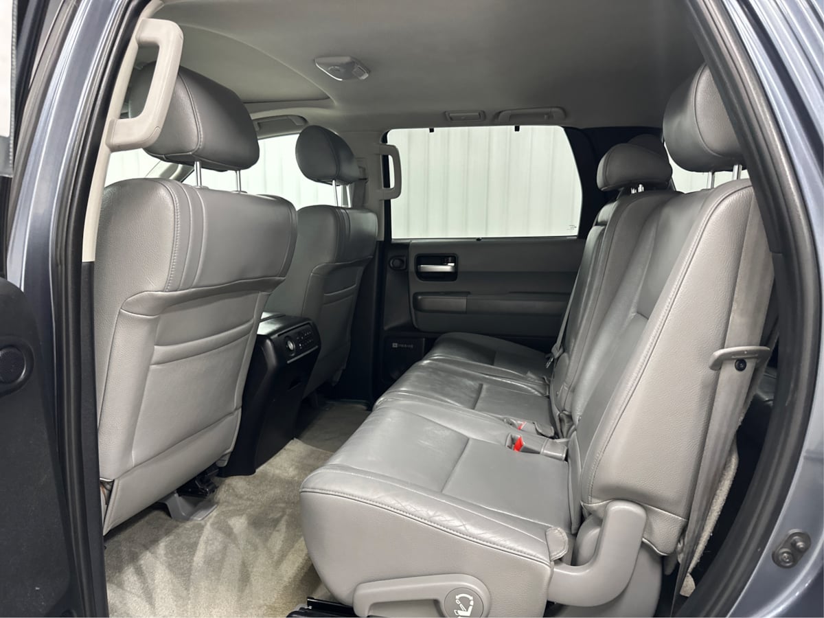 2010 Toyota Sequoia photo 10