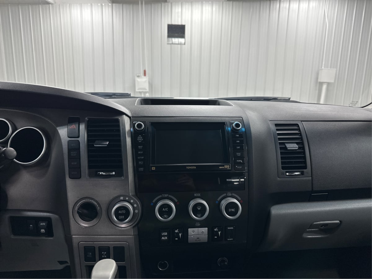 2010 Toyota Sequoia photo 14