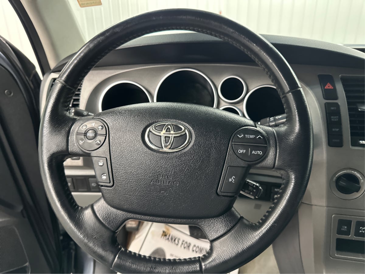 2010 Toyota Sequoia photo 20