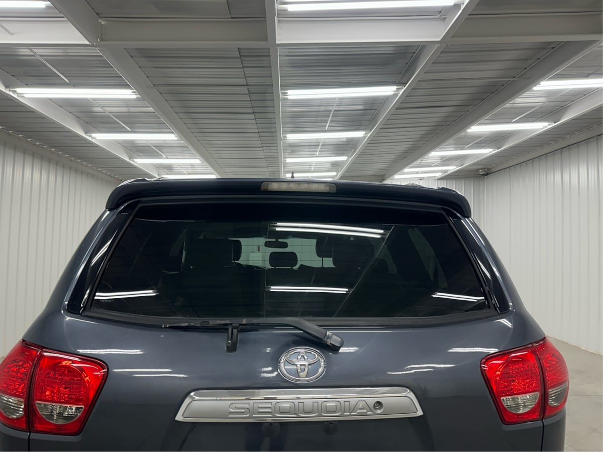 2010 Toyota Sequoia photo 29