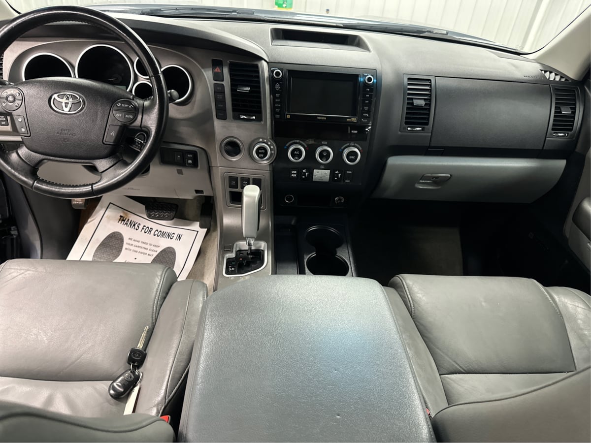2010 Toyota Sequoia photo 18
