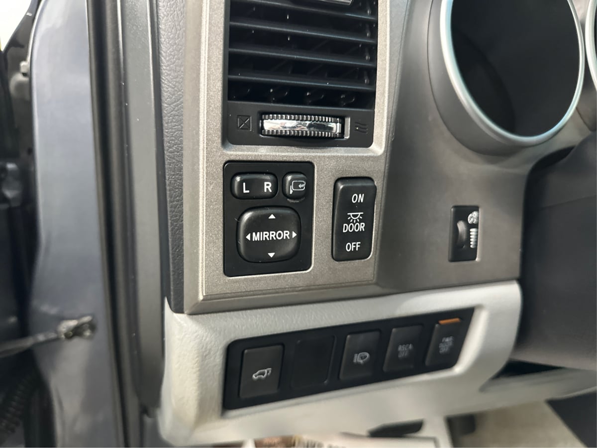 2010 Toyota Sequoia photo 59