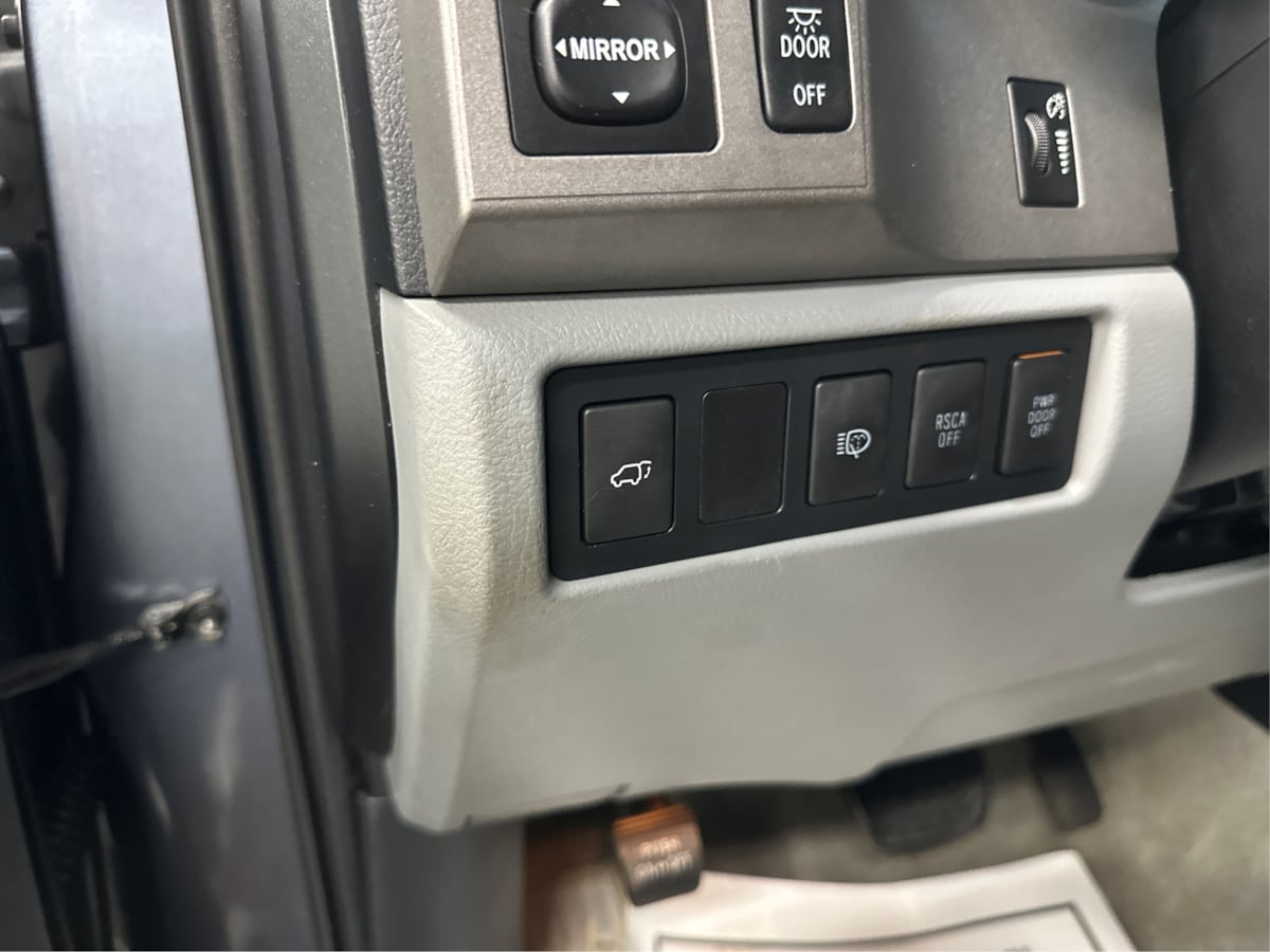2010 Toyota Sequoia photo 43
