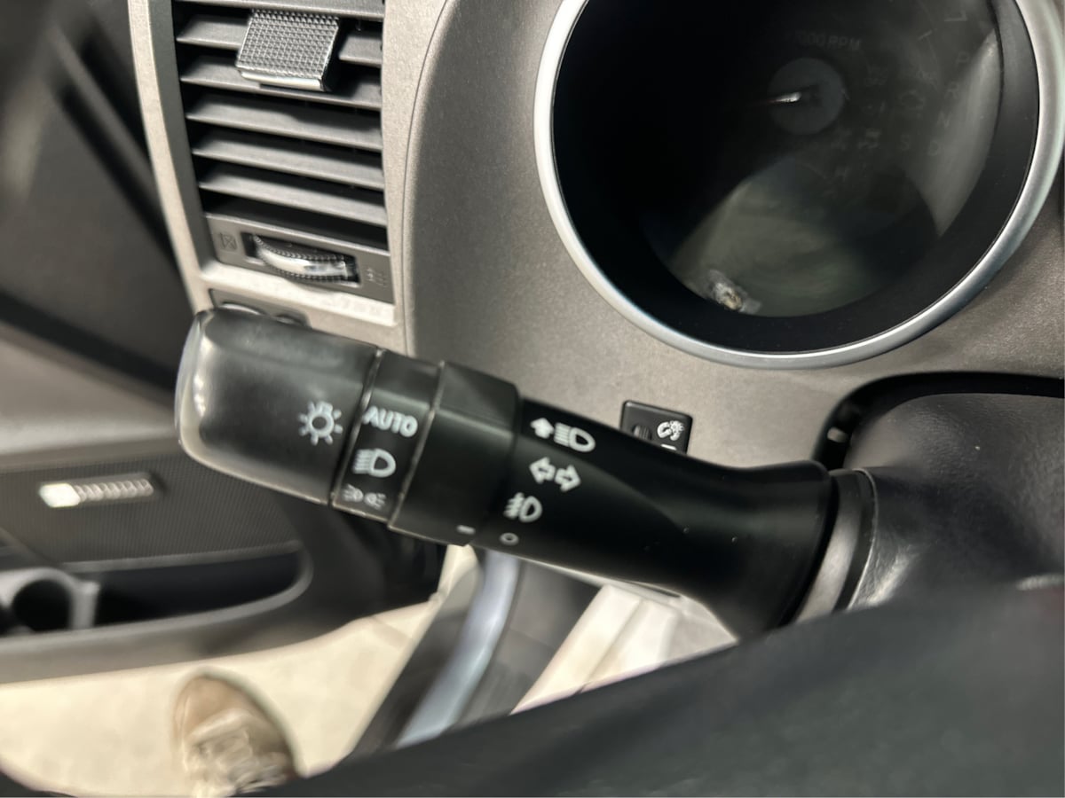 2010 Toyota Sequoia photo 21