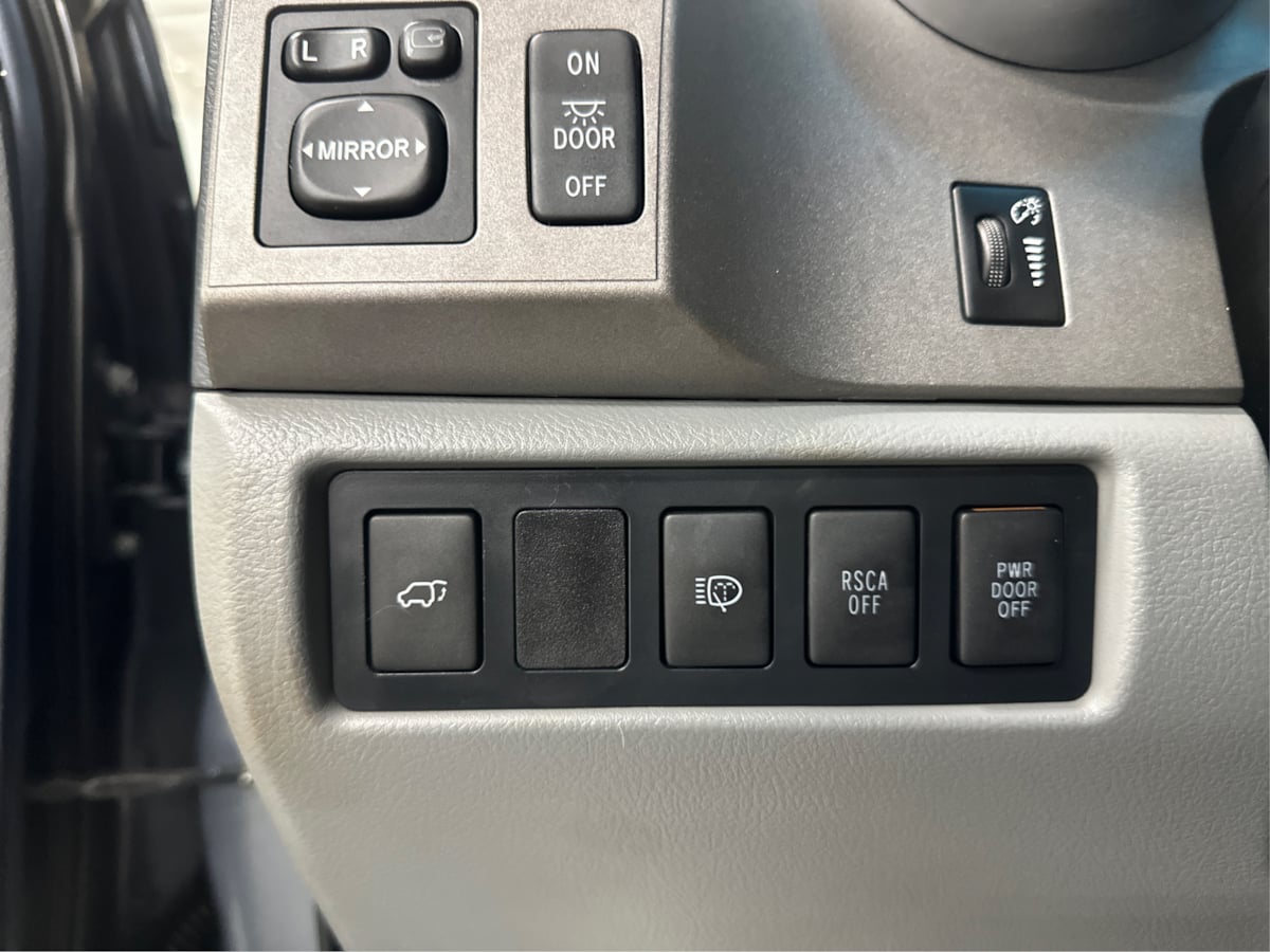 2010 Toyota Sequoia photo 52
