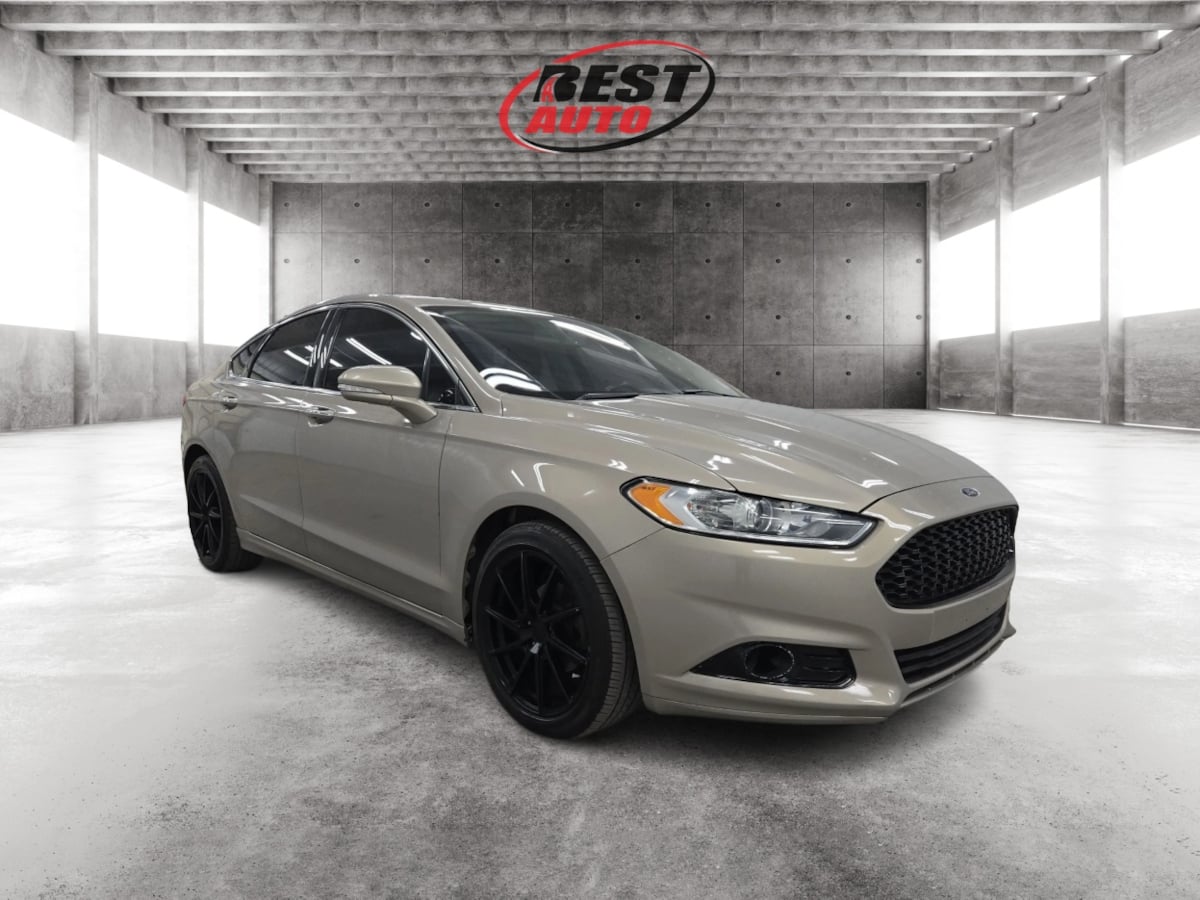 2015 Ford Fusion Titanium photo 2