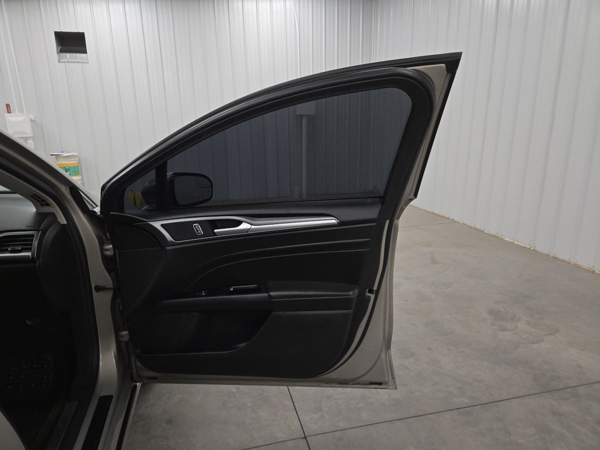 2015 Ford Fusion Titanium photo 20
