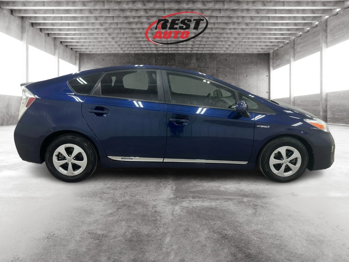 2014 Toyota Prius Two photo 2
