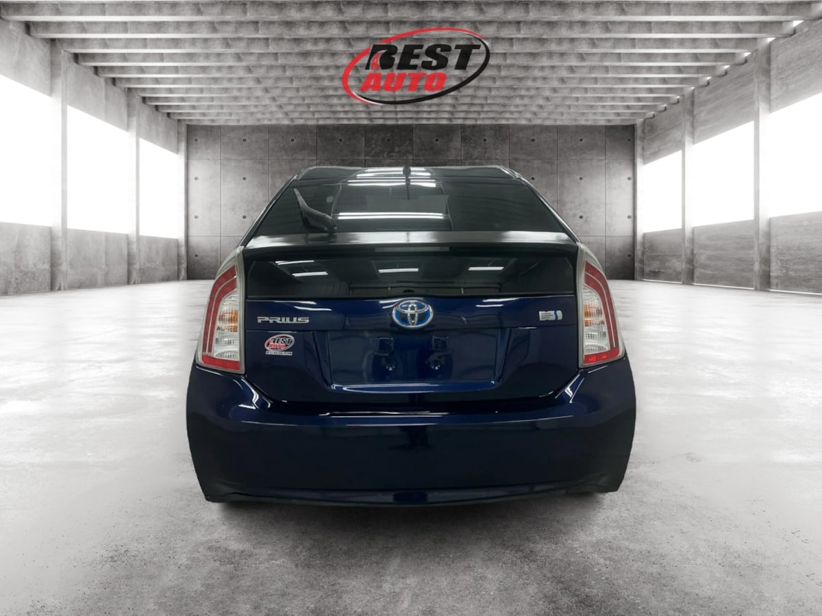 2014 Toyota Prius Two photo 4