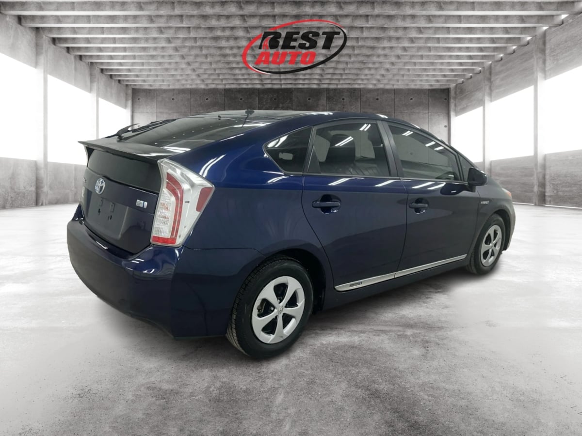 2014 Toyota Prius Two photo 3