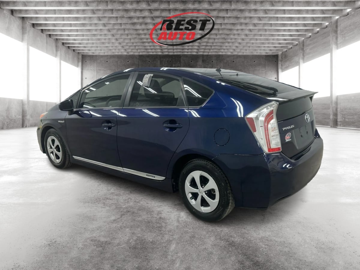 2014 Toyota Prius Two photo 5