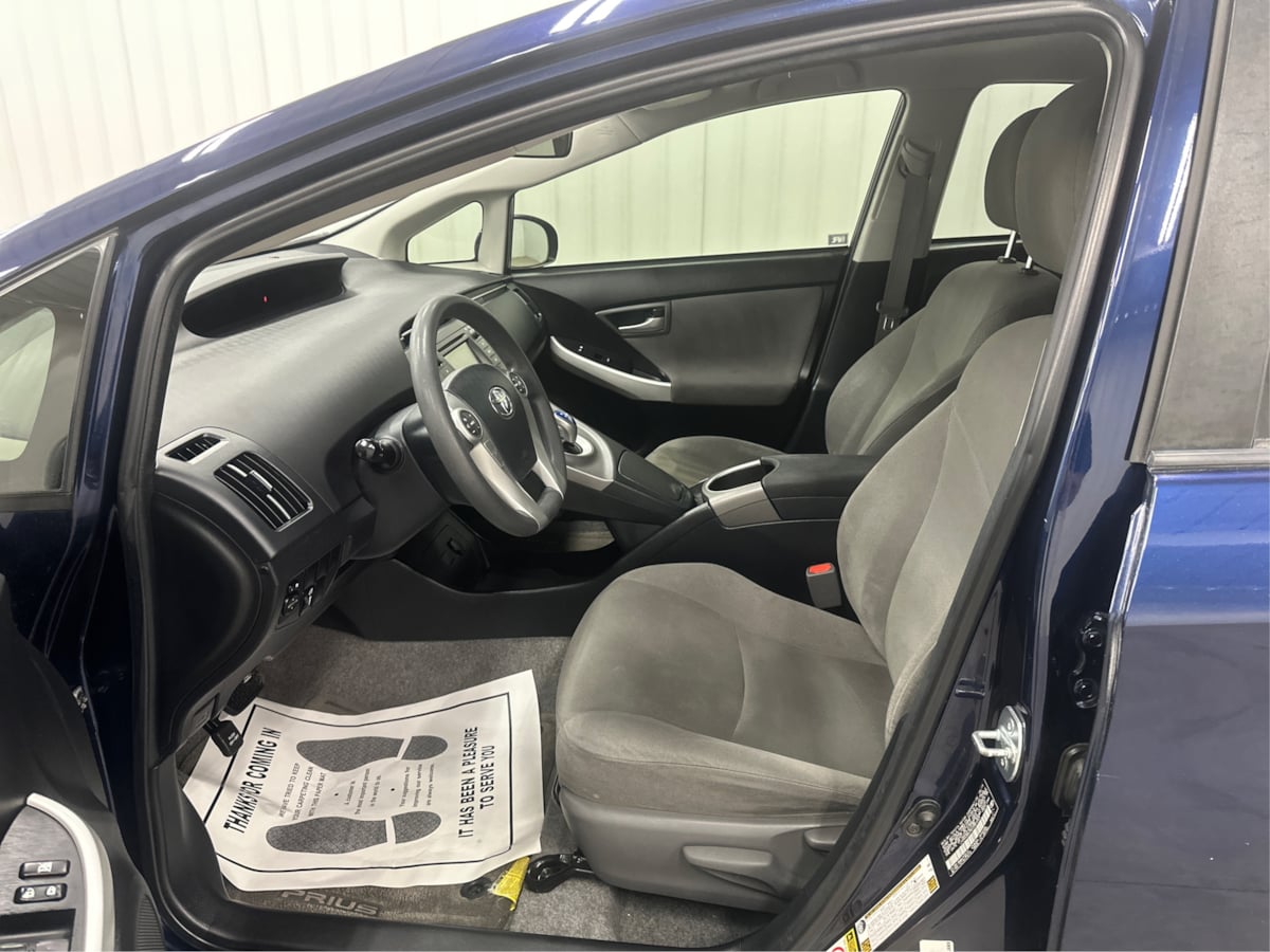 2014 Toyota Prius Two photo 8