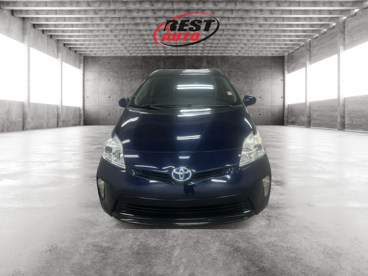 2014 Toyota Prius Two photo 7