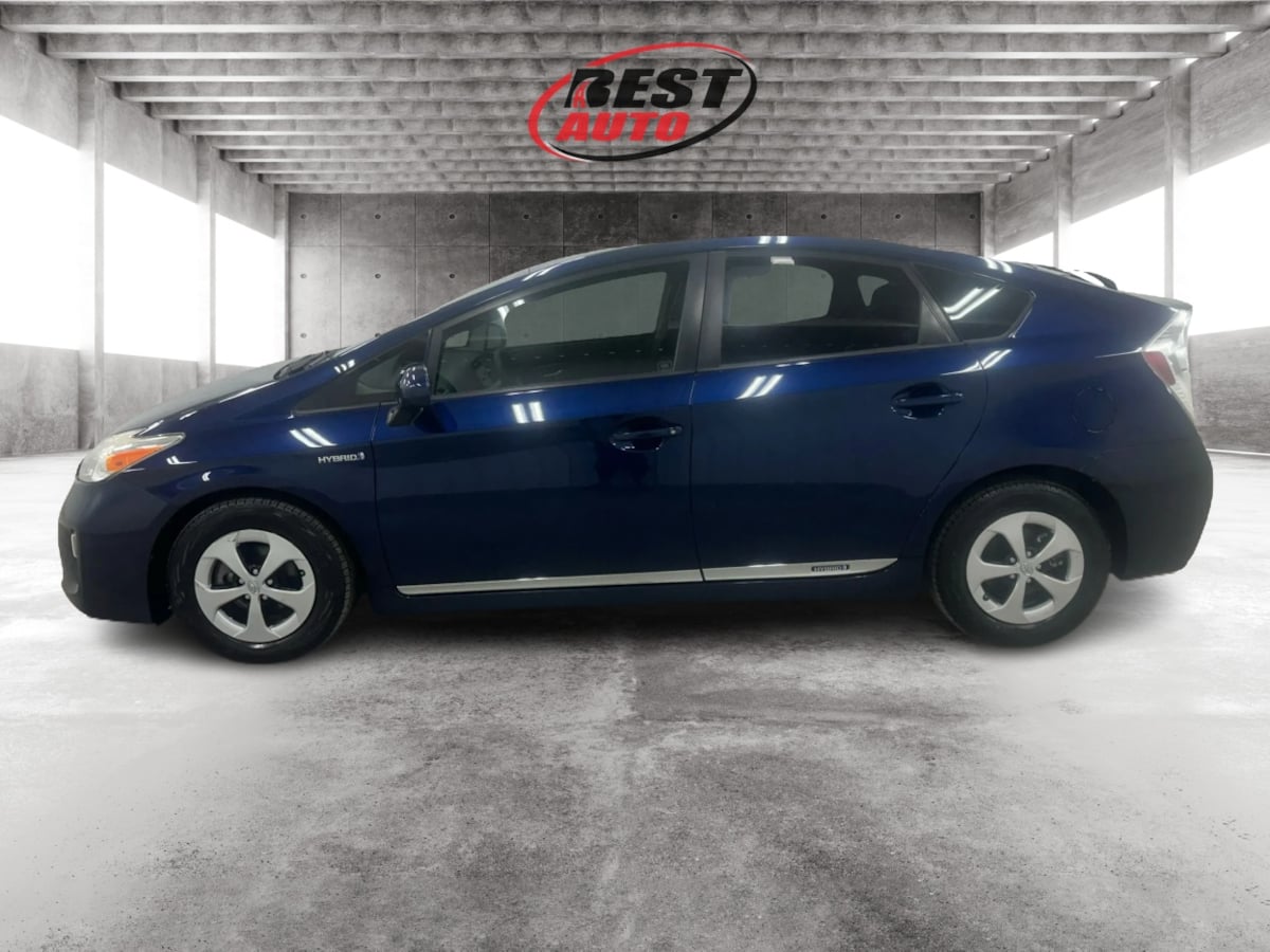 2014 Toyota Prius Two photo 6