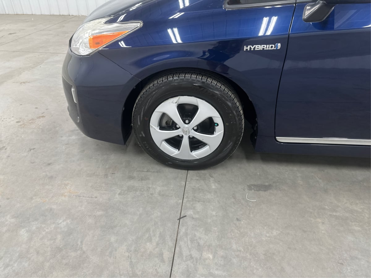 2014 Toyota Prius Two photo 31